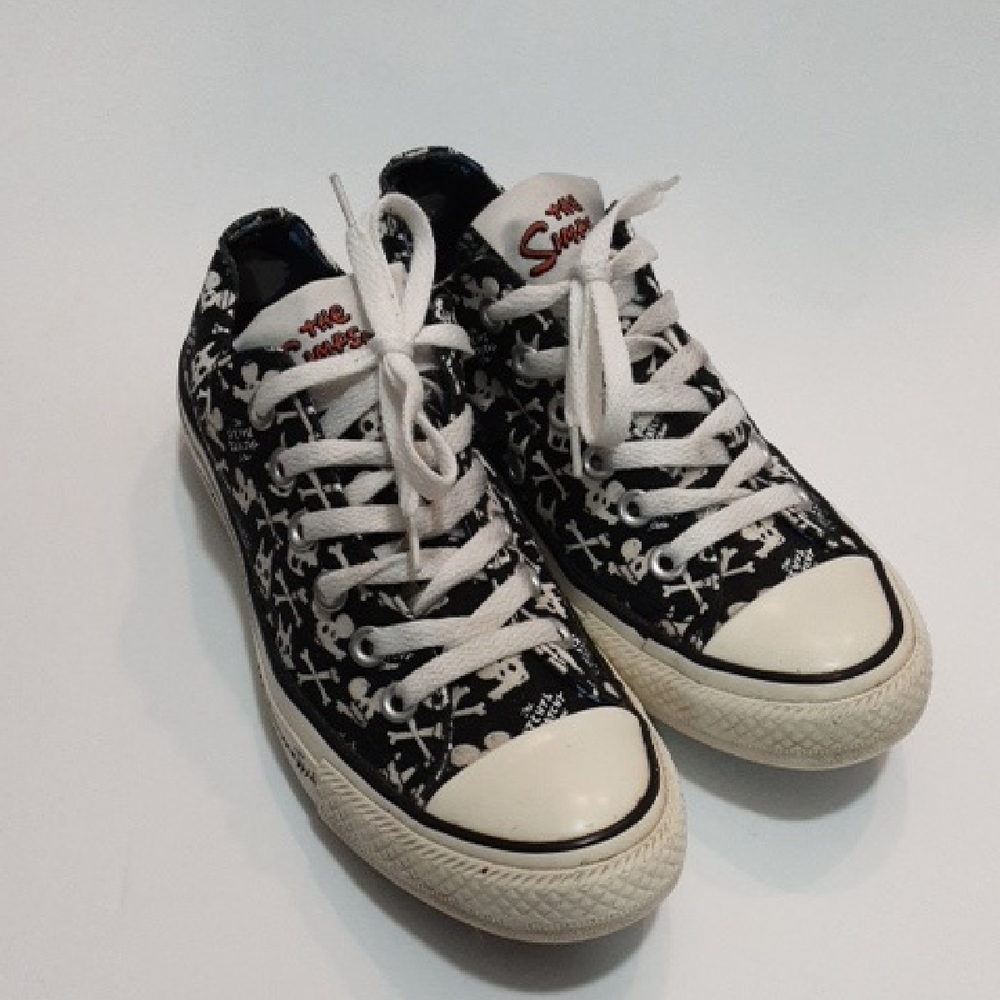 Converse Black Skull Print Women Sneakers Size 7